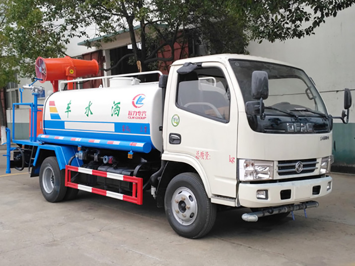 东风小多利卡5方抑尘车